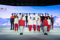 安踏展示北京2022年冬奥会装备 科技助力中国冰雪